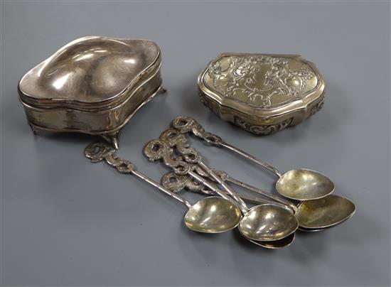 An Edwardian silver trinket box, Chester 1908, a set of six Chinese white metal spoons and a continental white metal trinket box.